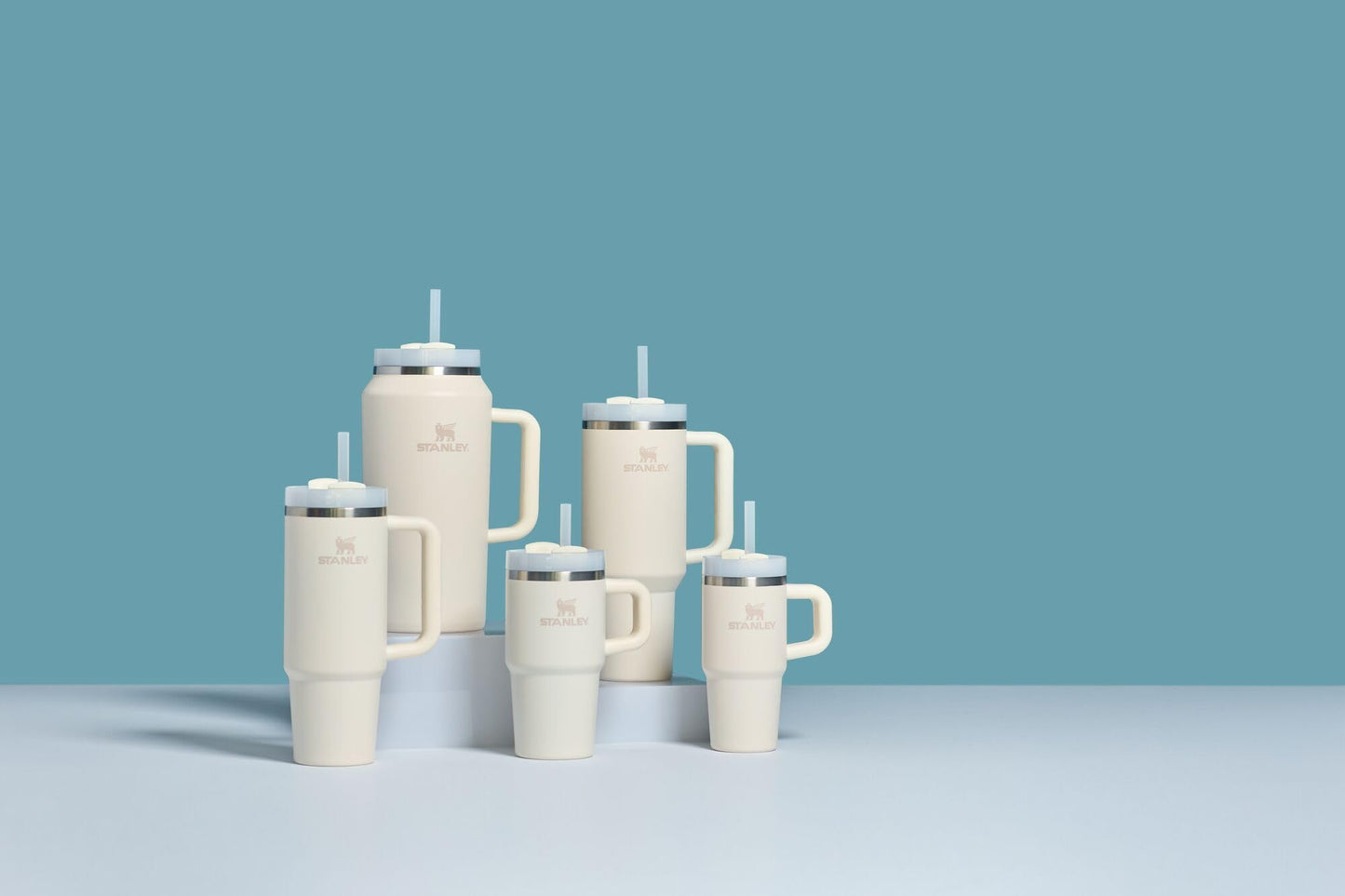 Stanley Quencher H2.0 FlowState Tumbler, Vacuum-Insulated, Stainless Steel, with Lid and Straw for Water, Iced Tea, Coffee, Smoothies and More, Cream Coloured, 0.9 Litres