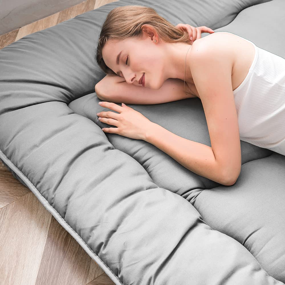 MAXYOYO Japanese Floor Futon Mattress, Thicken Tatami Mat Sleeping Pad Foldable Roll Up Mattress Dormitory Lounger Pillow Bed (Single, Gray)