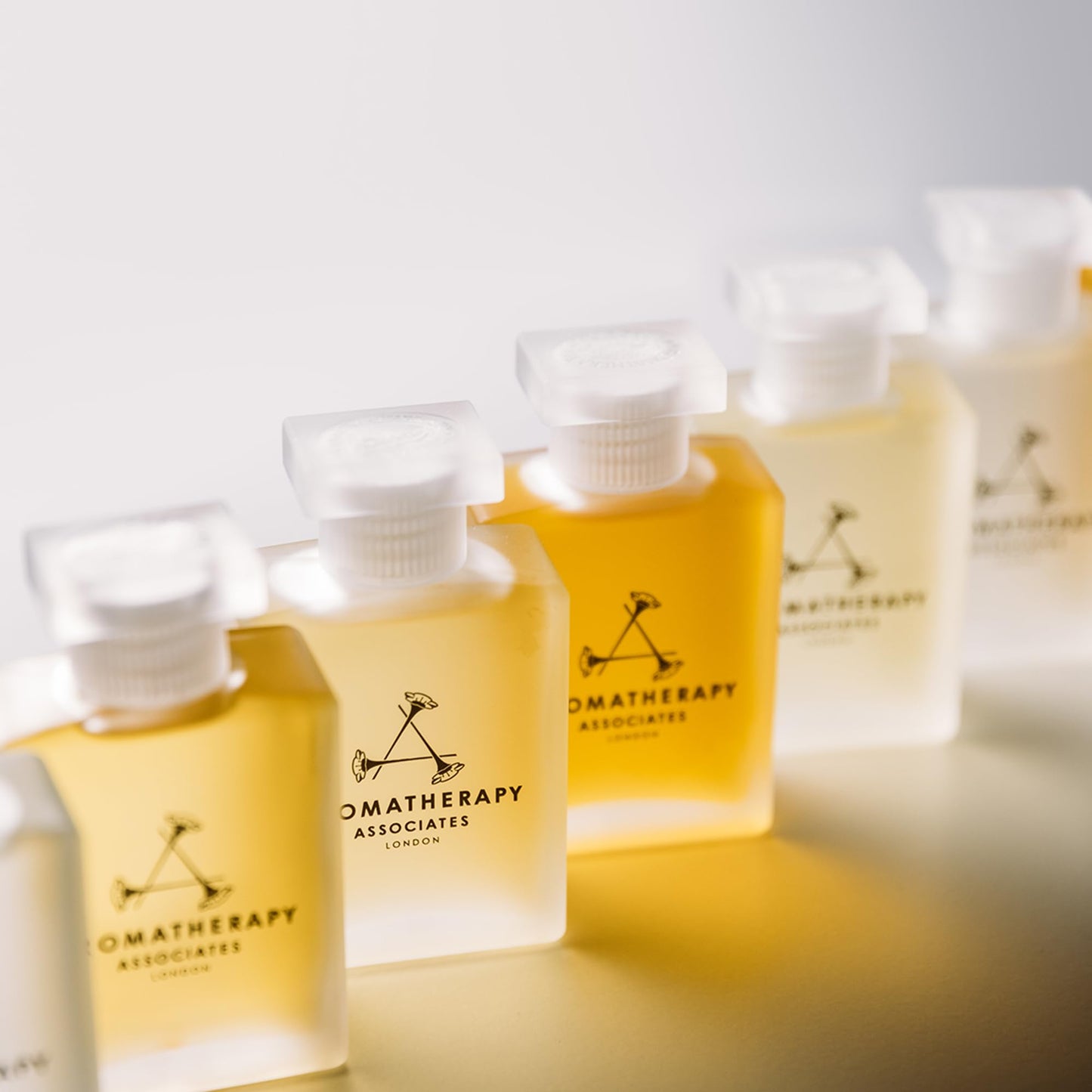 Aromatherapy Associates Bath and Shower Oil, Luxury Spa, Natural Bath, Bath Oil, Vegan, Cruelty Free, Environment Friendly (Support Lavender & Peppermint Bath and Shower Oil 55ml)