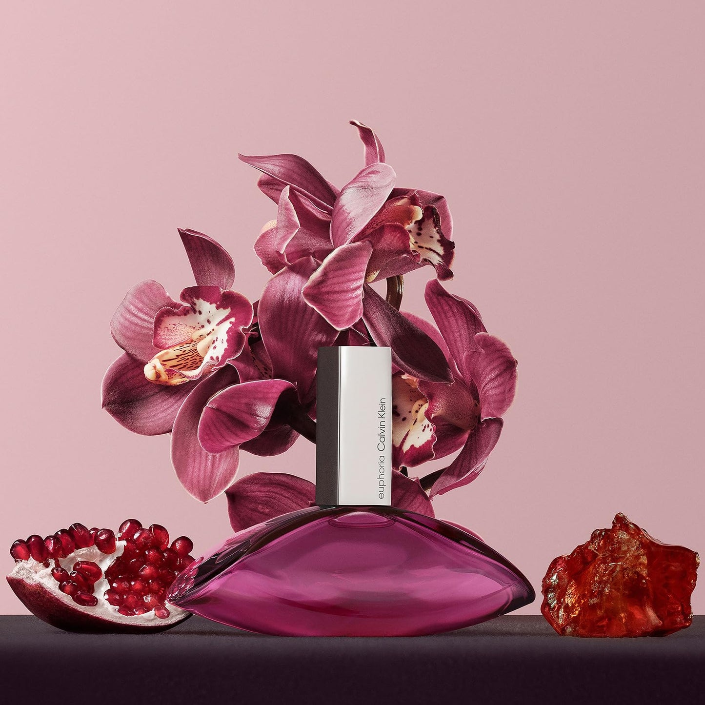 CALVIN KLEIN Euphoria - Eau de Parfum for Women - Chypre Fragrance with Notes of Pomegranate, Black Orchid, Lotus Blossom and Mahogany Wood - High Longevity - 100ml