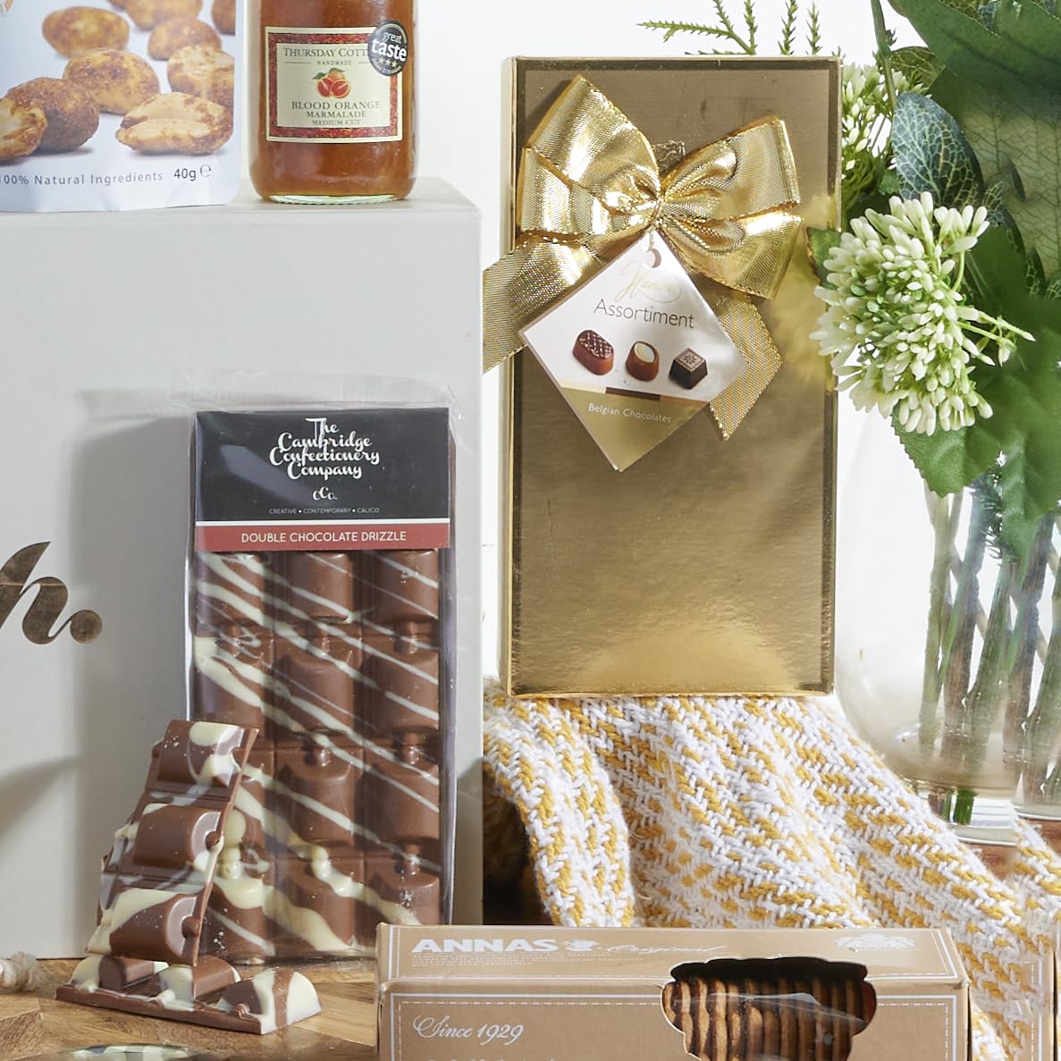Traditional Treats Gift Hamper | Premium Chocolate, Biscuits, Cake, Coffee, Tea & Fudge | Gourmet Food Hamper for Men & Women | Luxury Gift for Birthdays, Thank Yous & Father's Day