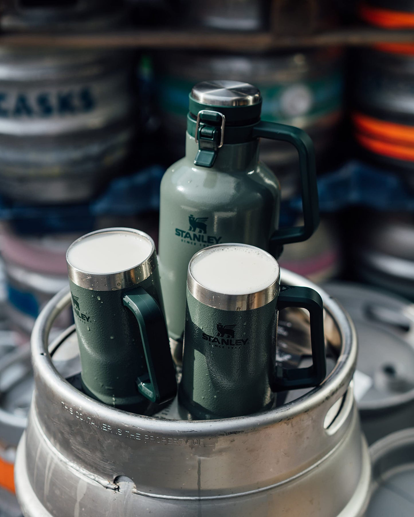 Stanley Adventure Vacuum Beer Stein 0.7L - Travel Mug Keeps Drinks Cold For 7 Hours - Stainless Steel Thermal Cup With Handle - Dishwasher Safe - Polar White