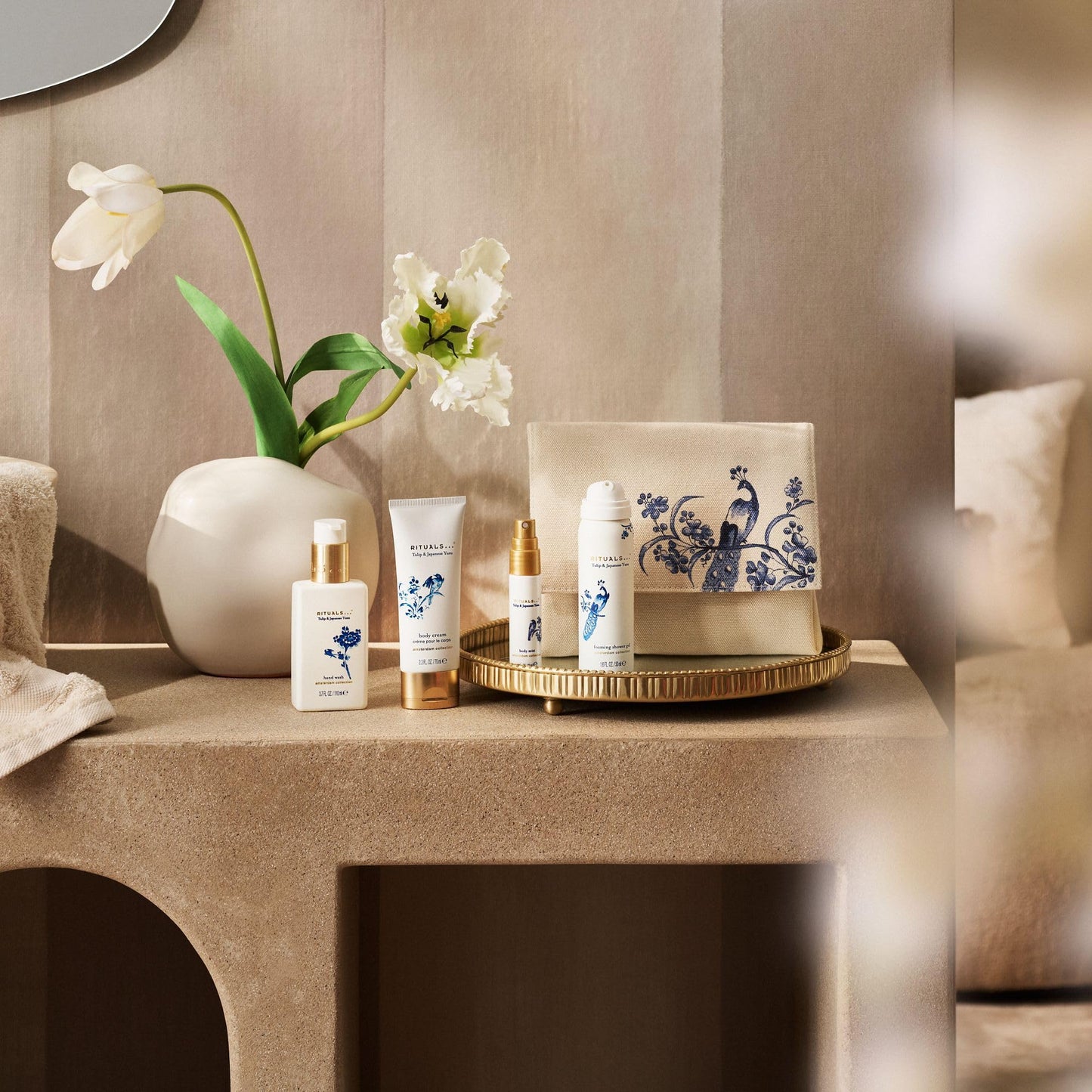 RITUALS Pouch Gift Set Amsterdam Collection - Gift set with Pouch Consisting of 4 Body Care Products, Gifts for Women with Japanese Yuzu and Tulips