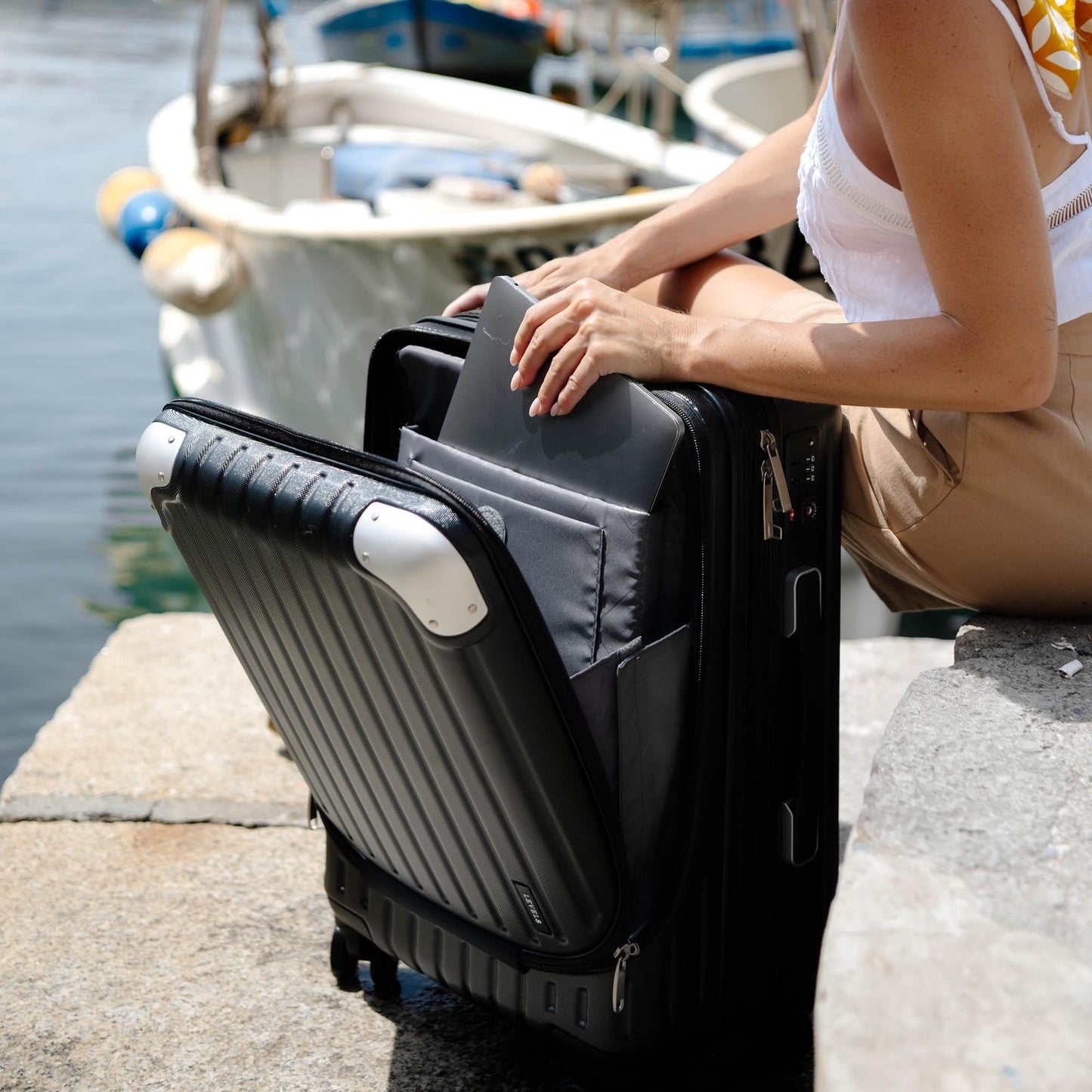 LEVEL8 Carry on Suitcase, 55CM Hand Luggage Expandable with Laptop Compartment, ABS+PC Hardshell Spinner Trolley Cabin Size with 4 Wheels, TSA, Black