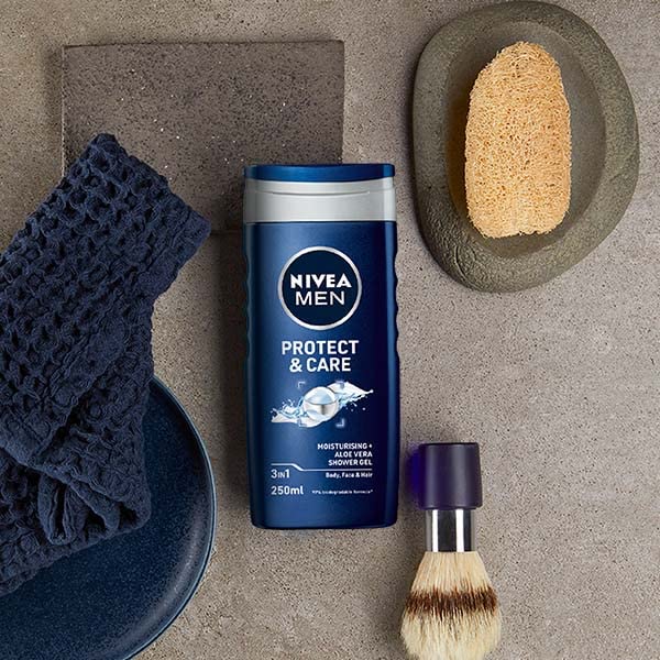 NIVEA MEN Protect & Care Shower Gel (250 ml), Moisturising 3-in-1 Body Wash for Men with Aloe Vera, Energising NIVEA MEN Shower Gel (Pack of 4)