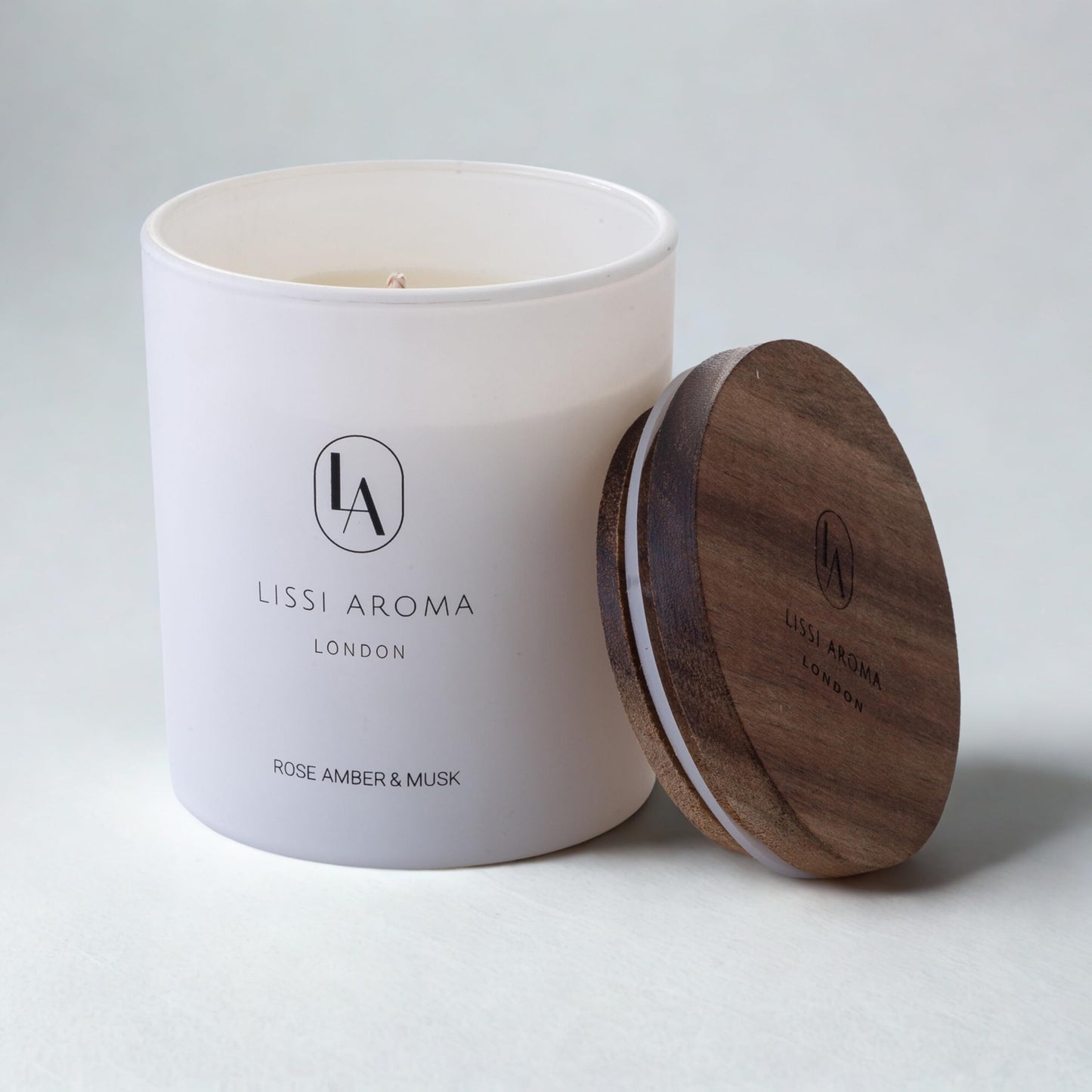 Lissi Aroma London, Premium Rose Amber & Musk Hand Poured Scented Candles, 220 g | 50Hour Burn, Highly Scented, Natural Soy Candles | Matte White jar with Natural Wooden lid